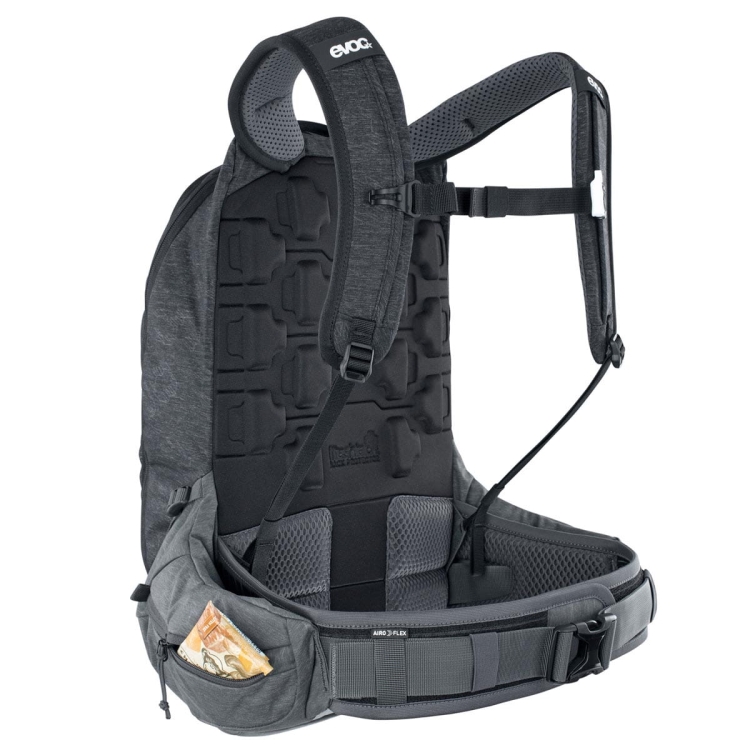 Plecak z ochraniaczem Evoc Trail PRO 16-Black-Carbon Grey S/M
