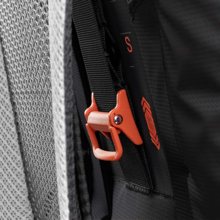 Damski plecak trekkingowy Deuter Futura Air Trek 45+10 SL-Black-Graphite