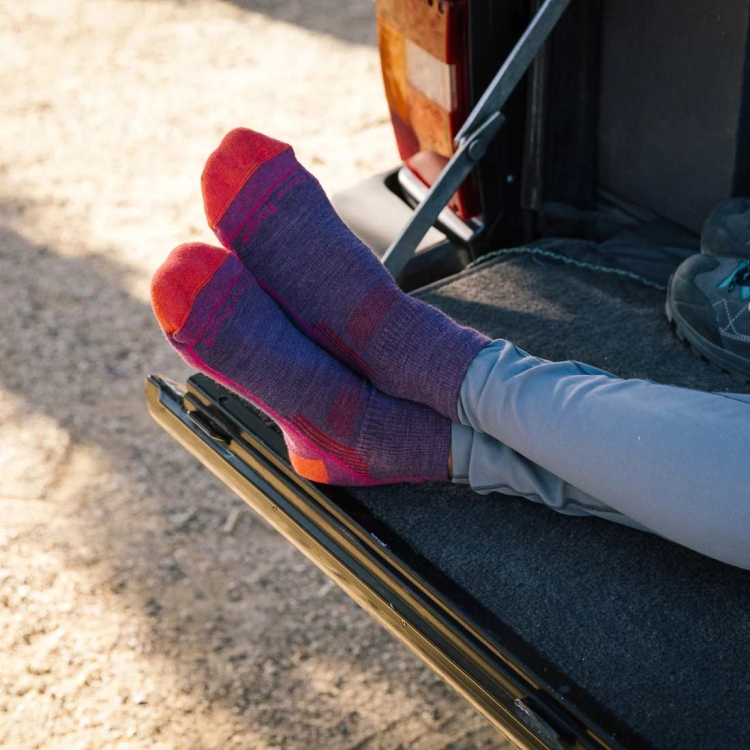Damskie skarpety trekkingowe Darn Tough Women's Hiker Quarter Midweight Hiking Sock - Berry