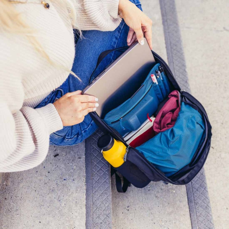 Plecak miejski Gregory Retna 20 – Carbon Sky