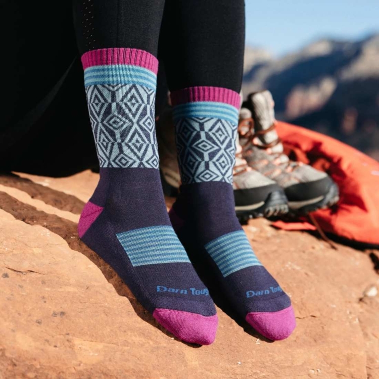 Damskie skarpety trekkingowe Darn Tough W'S Sobo Micro Crew Lightweight Hiking Sock – Blackberry