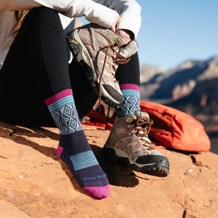 Damskie skarpety trekkingowe Darn Tough W'S Sobo Micro Crew Lightweight Hiking Sock – Blackberry