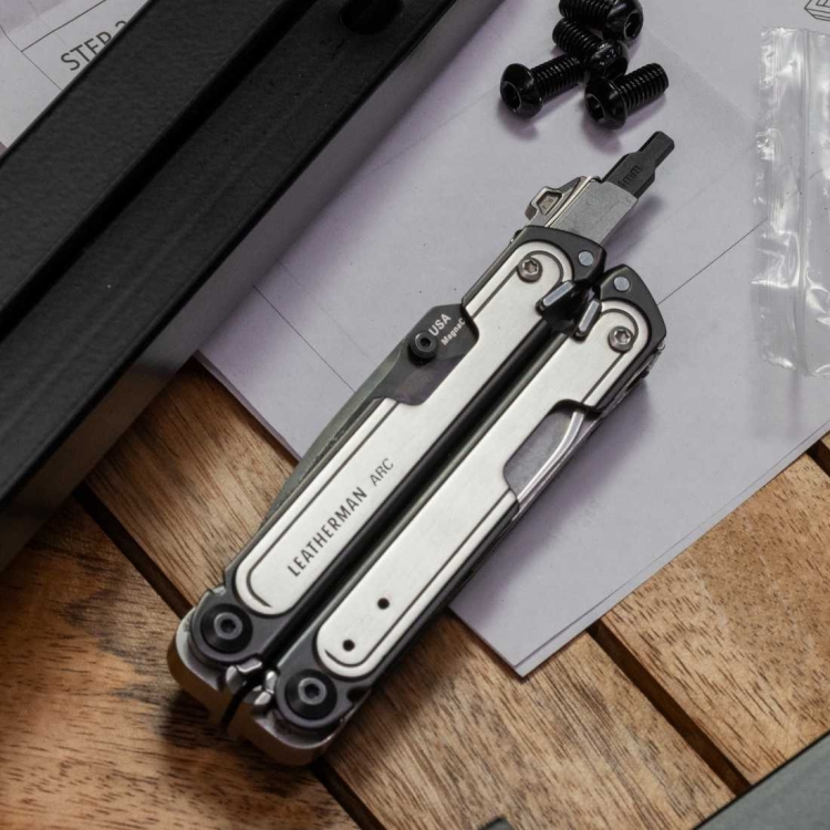 Multitool Leatherman ARC - Black DLC & Stainless Steel