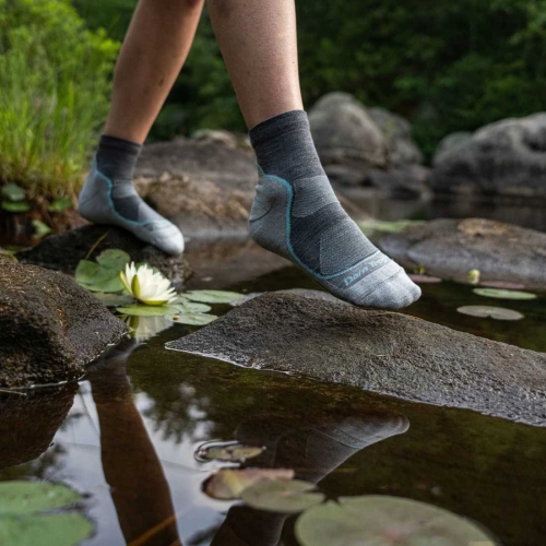Damskie skarpety Darn Tough Women's Light Hiker Quarter Lightweight Hiking Sock - Slate