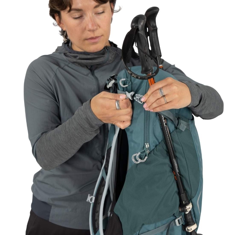 Lekki plecak turystyczny Osprey Hikelite 26 – Raven Black