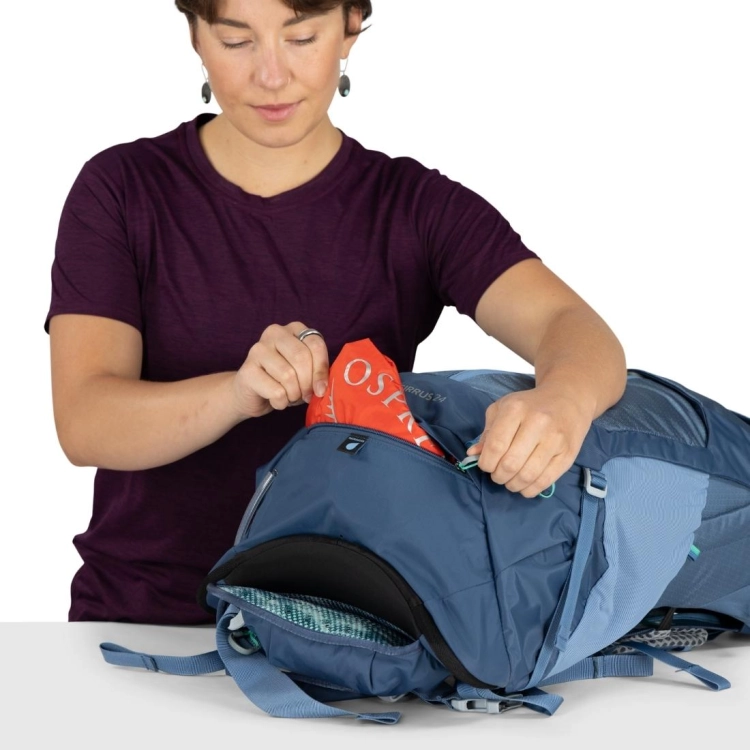 Damski plecak turystyczny Osprey Sirrus 24 – Purple Dusk