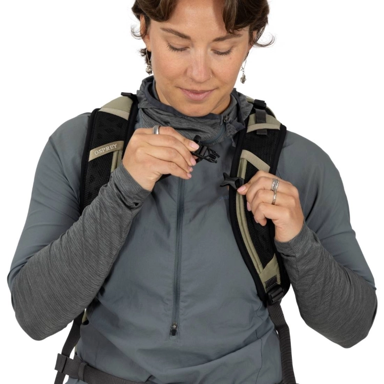 Lekki plecak turystyczny Osprey Hikelite 18 – Graphite Purple