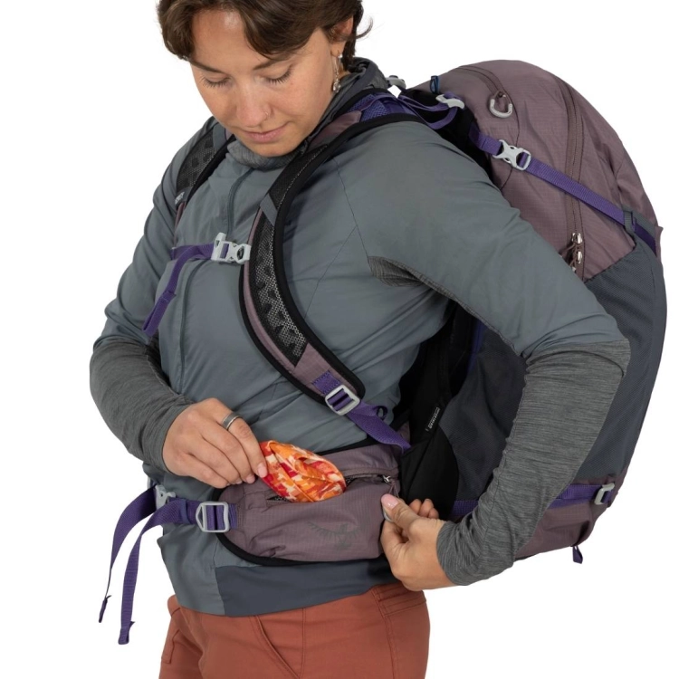 Lekki plecak turystyczny Osprey Hikelite 28 – Graphite Purple