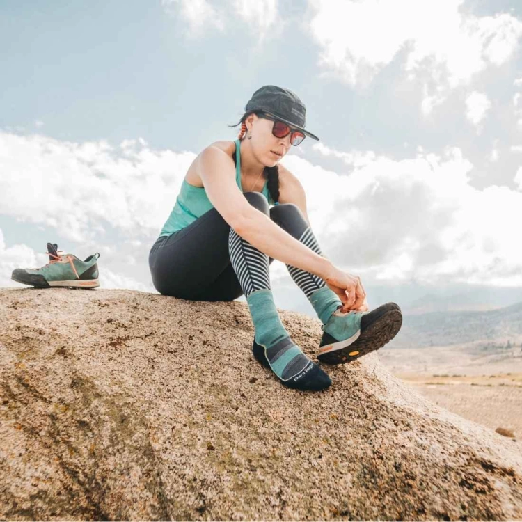 Damskie skarpety trekkingowe Darn Tough Women's Light Hiker Micro Crew Lightweight Hiking Sock – Aqua