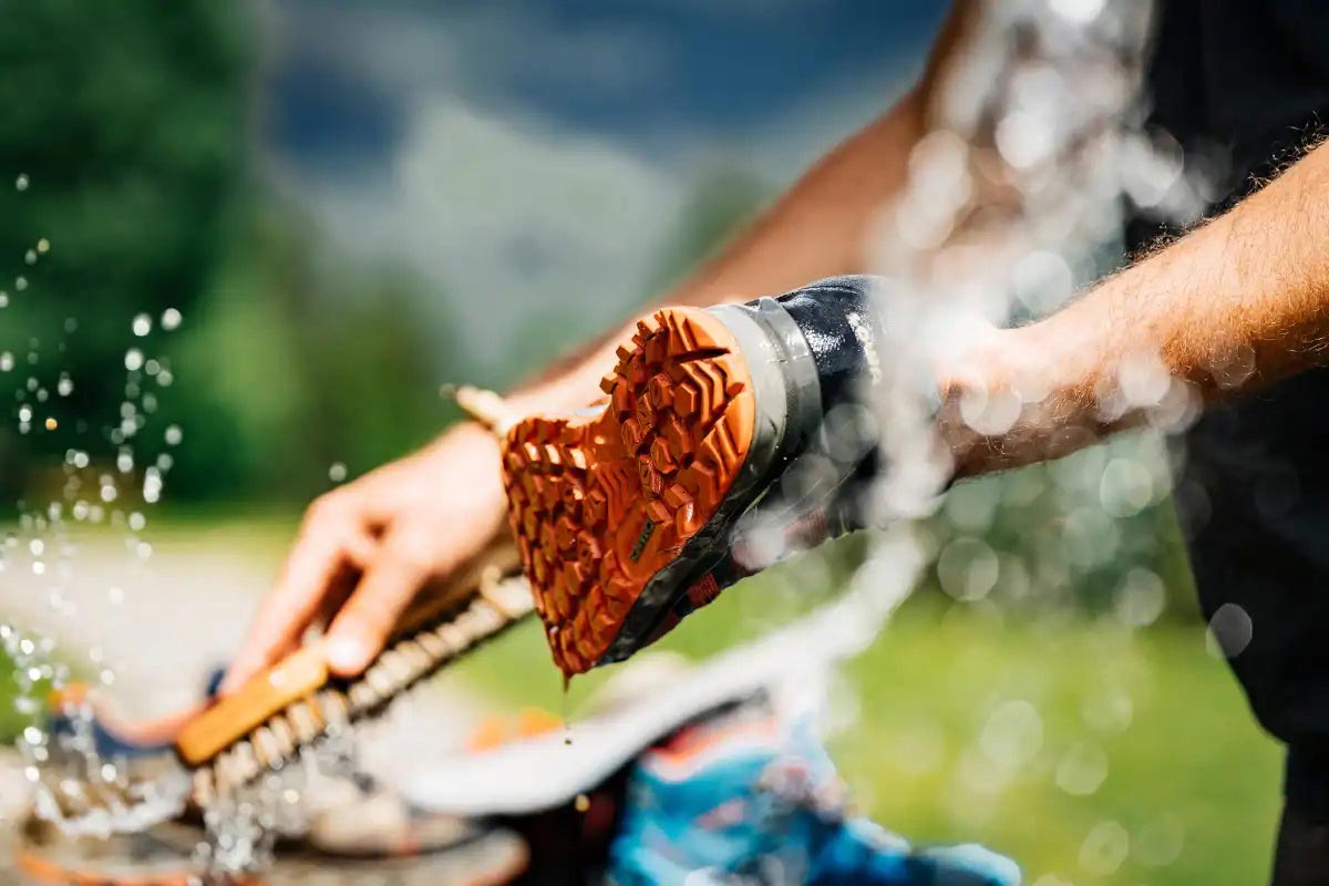 jak pielęgnować buty trekkingowe Lowa